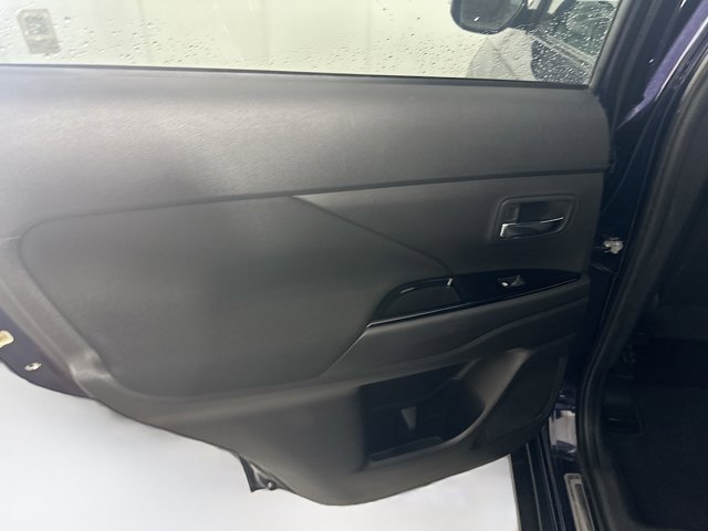 Vehicle image 22 of 37