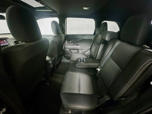 Vehicle image 23 of 37