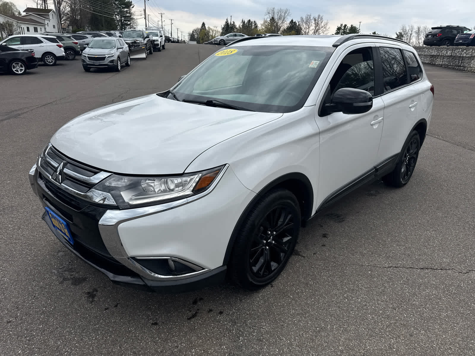2018 Mitsubishi Outlander LE Image 1 of 29