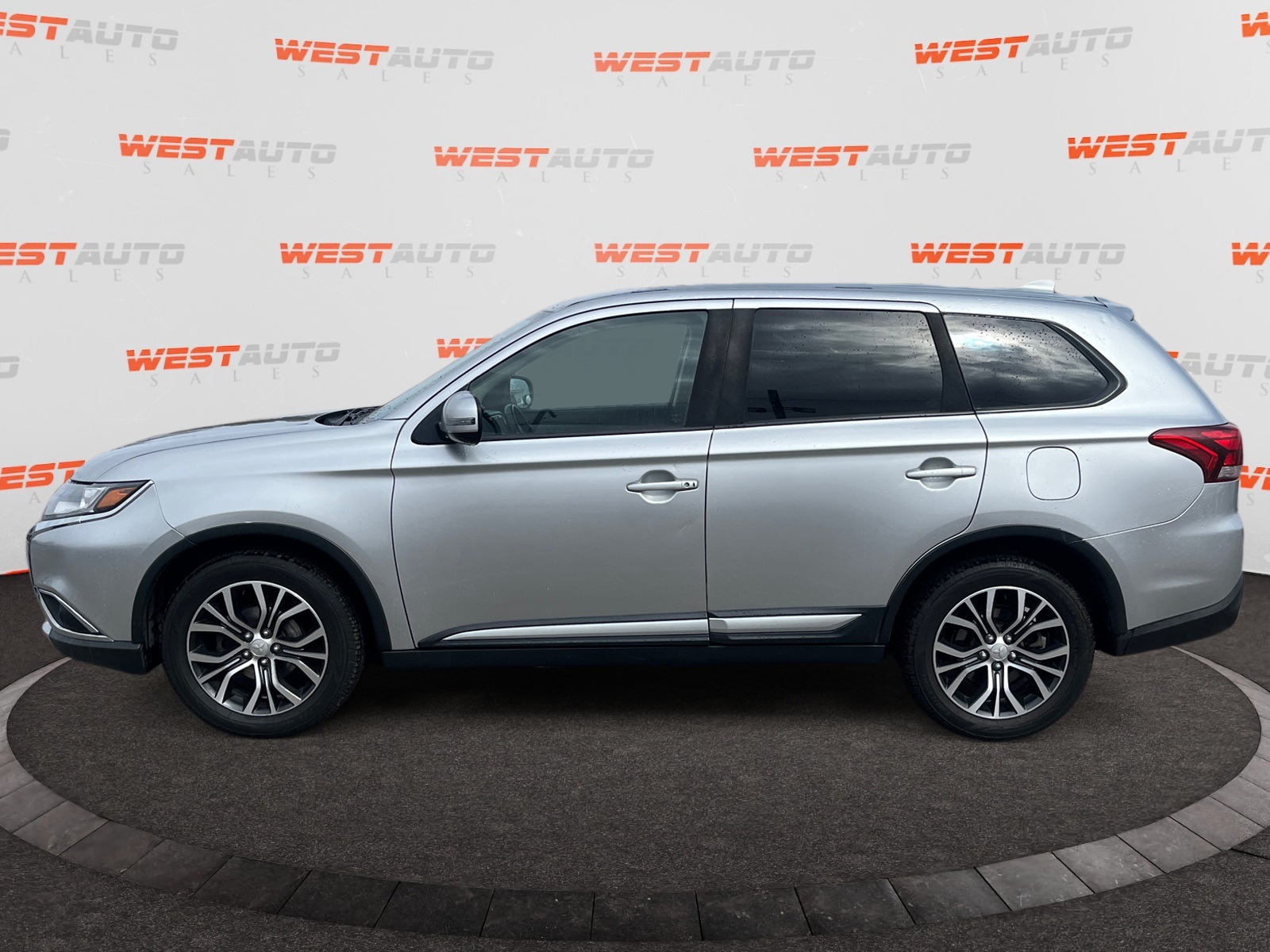 Vehicle image 8 of 35