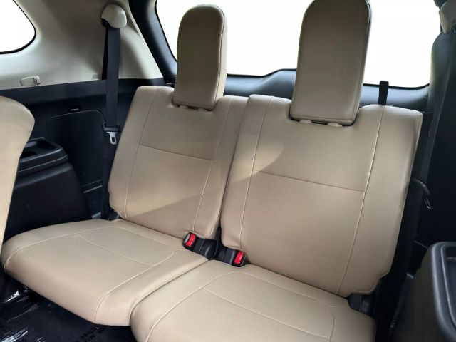 Vehicle image 12 of 25