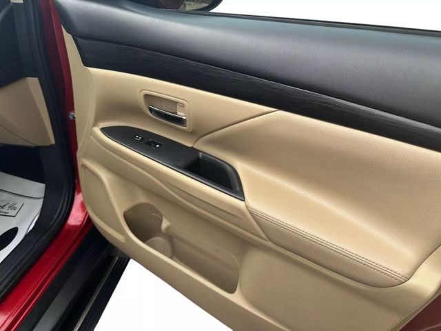 Vehicle image 23 of 25
