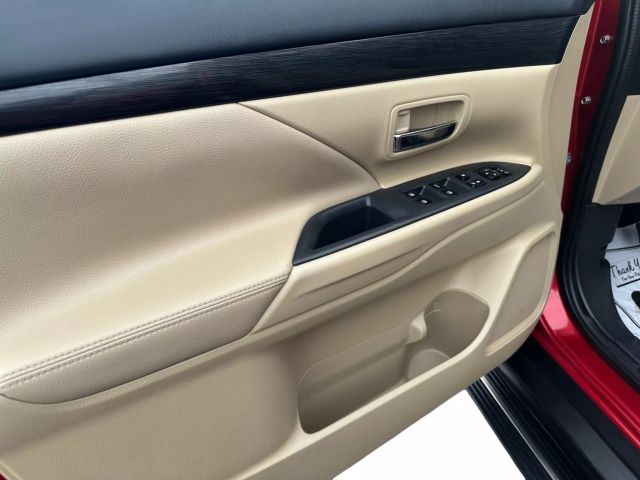 Vehicle image 22 of 25