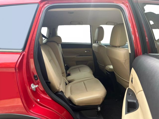 Vehicle image 13 of 25