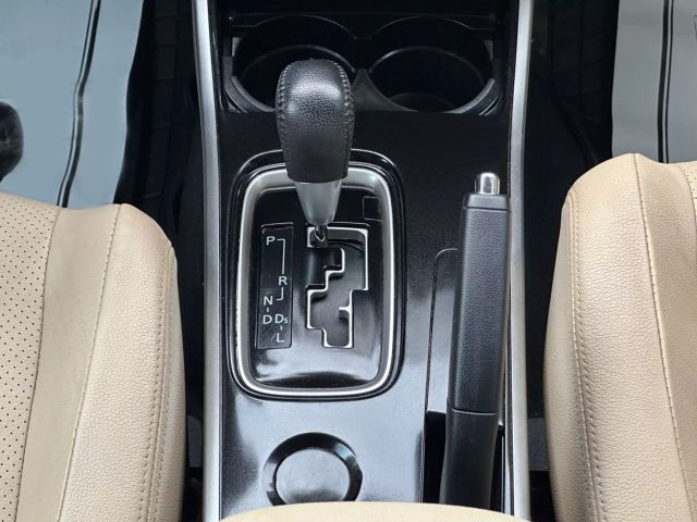 Vehicle image 21 of 25