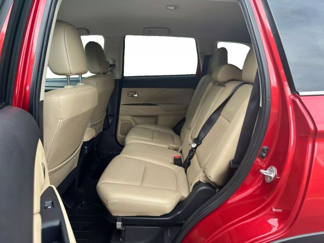 Vehicle image 16 of 25