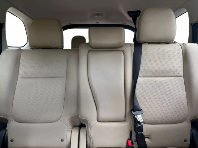 Vehicle image 14 of 25