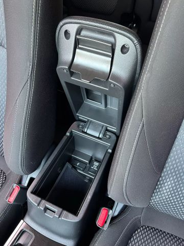 Vehicle image 32 of 39