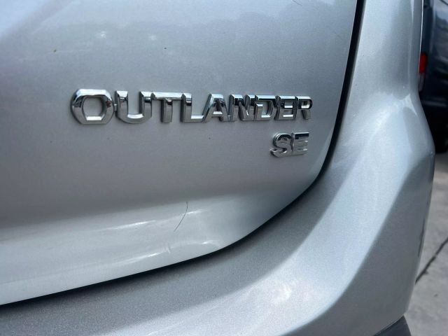 Vehicle image 10 of 39