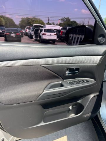Vehicle image 21 of 39
