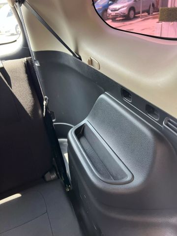 Vehicle image 37 of 39