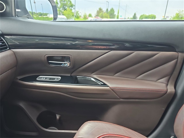Vehicle image 32 of 38