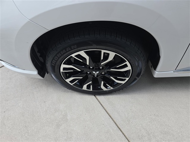 Vehicle image 9 of 38