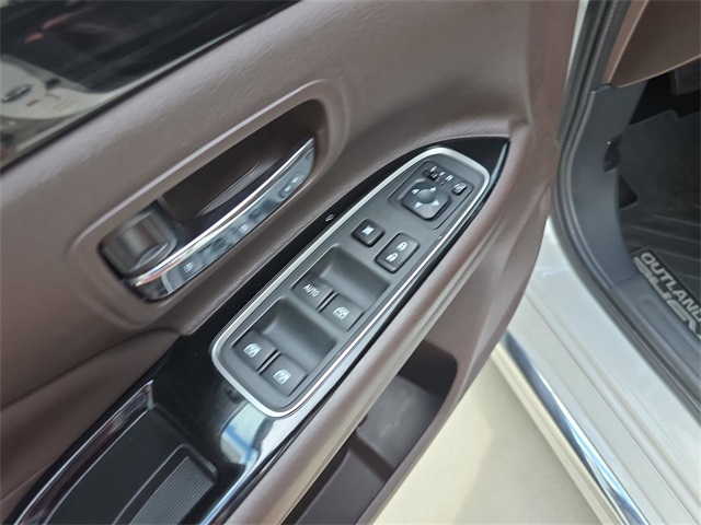 Vehicle image 29 of 38