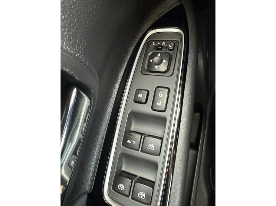 Vehicle image 22 of 23