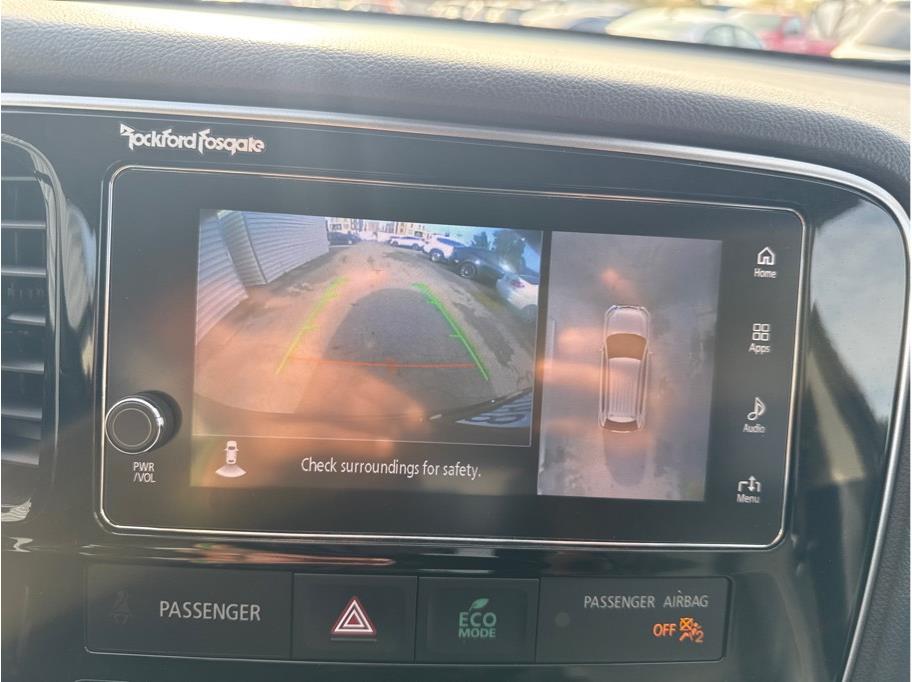 Vehicle image 17 of 23