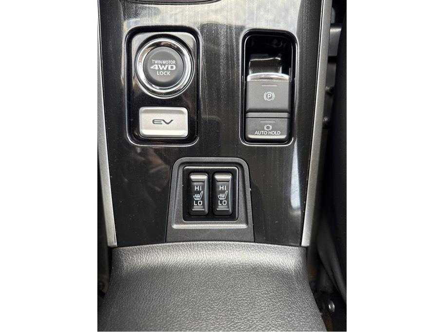 Vehicle image 13 of 23