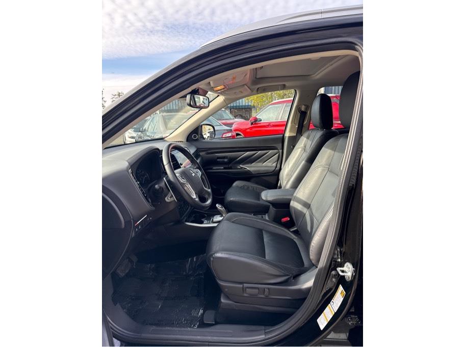 Vehicle image 12 of 23