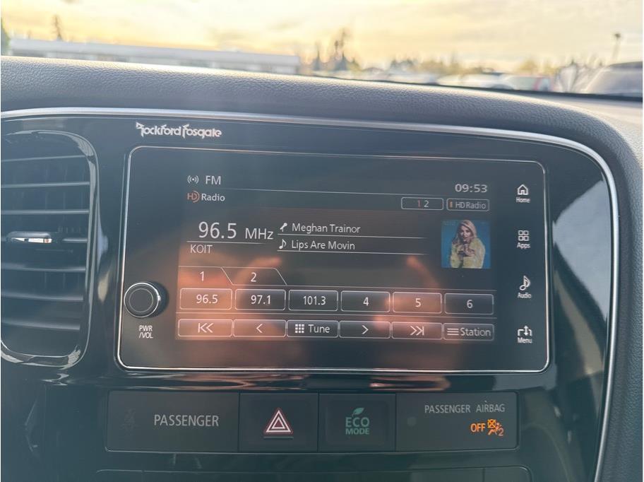 Vehicle image 16 of 23