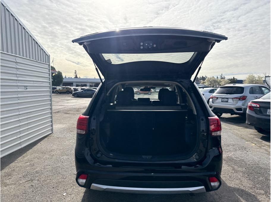 Vehicle image 8 of 23