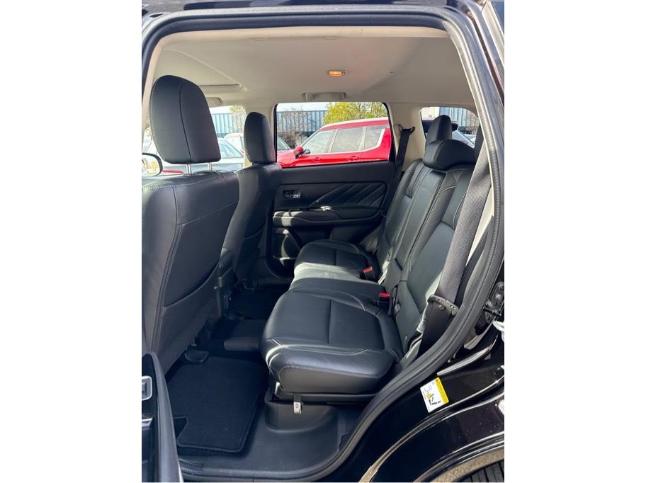 Vehicle image 10 of 23