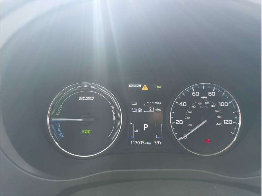 Vehicle image 18 of 23