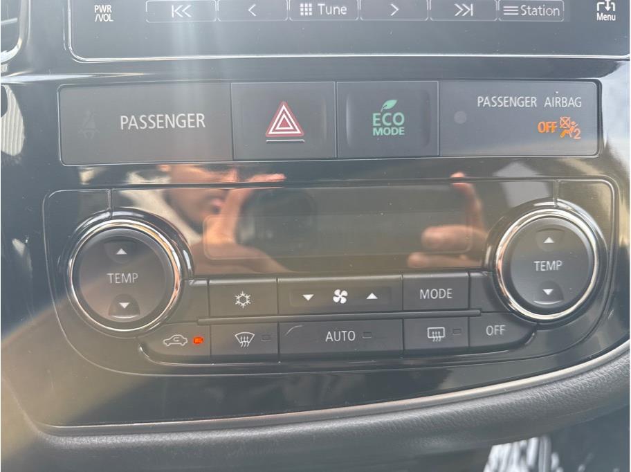Vehicle image 15 of 23