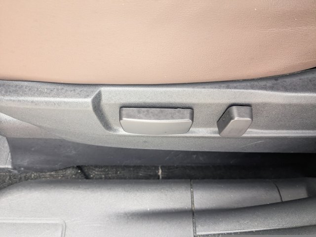 Vehicle image 21 of 31