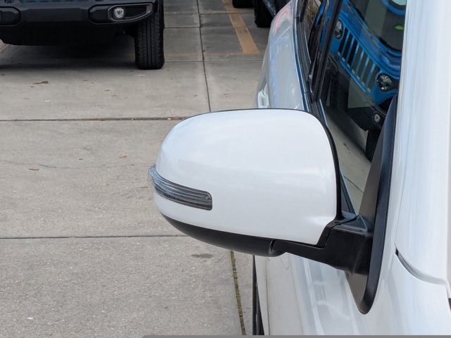 Vehicle image 10 of 31