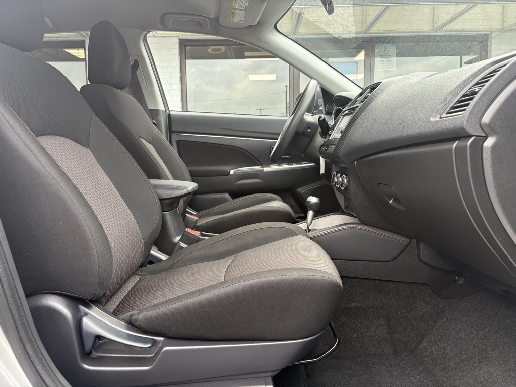 Vehicle image 11 of 38