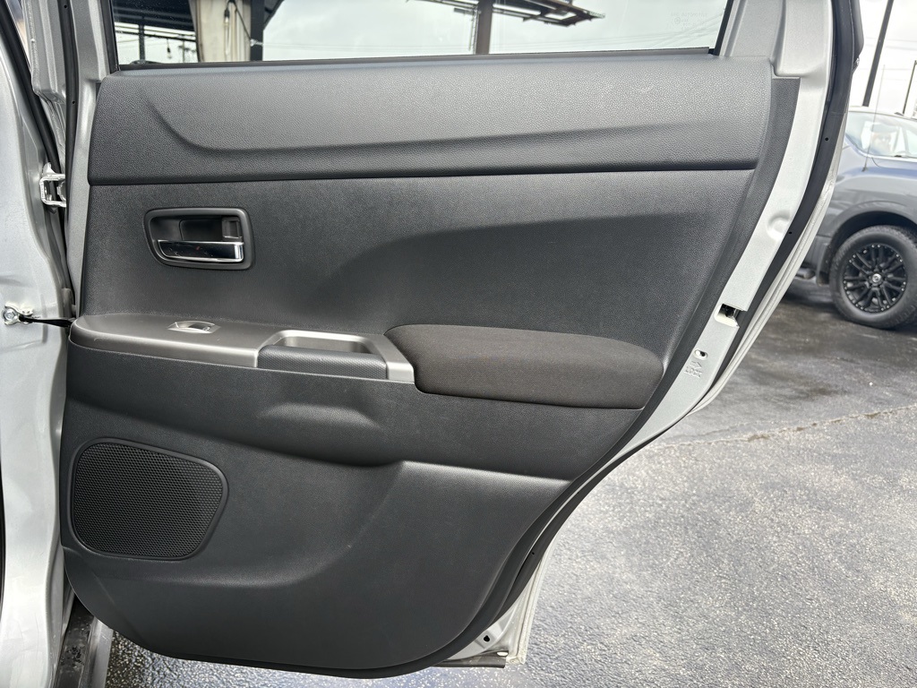 Vehicle image 37 of 38