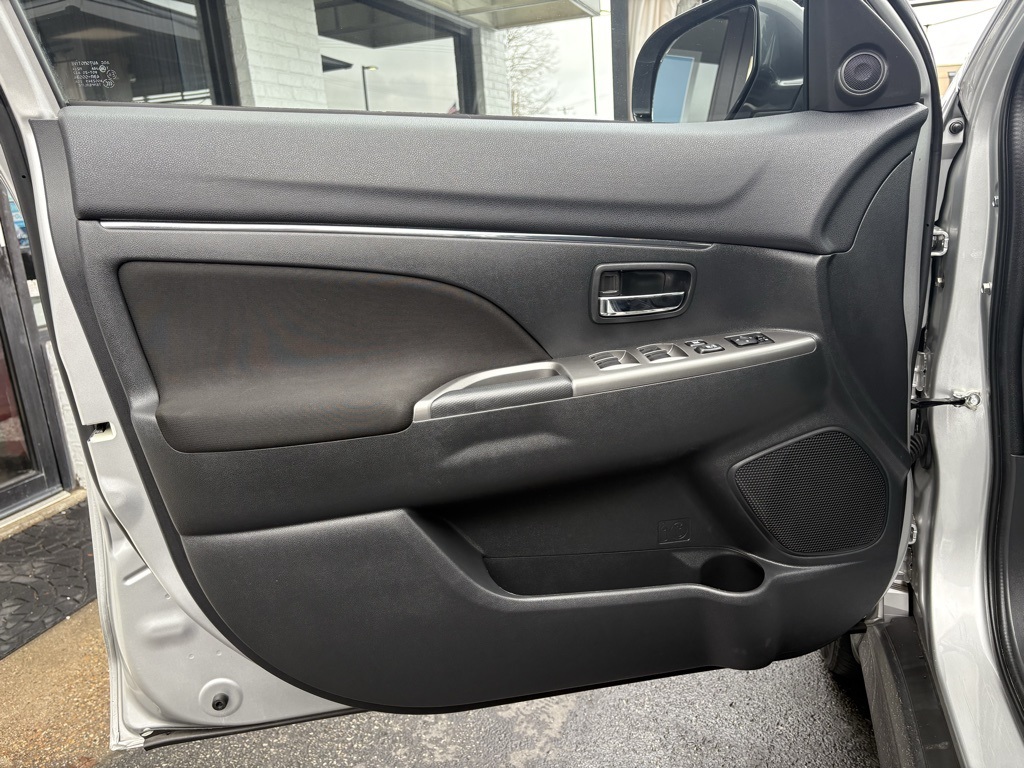 Vehicle image 31 of 38