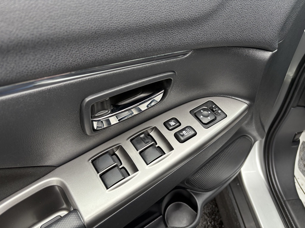 Vehicle image 32 of 38