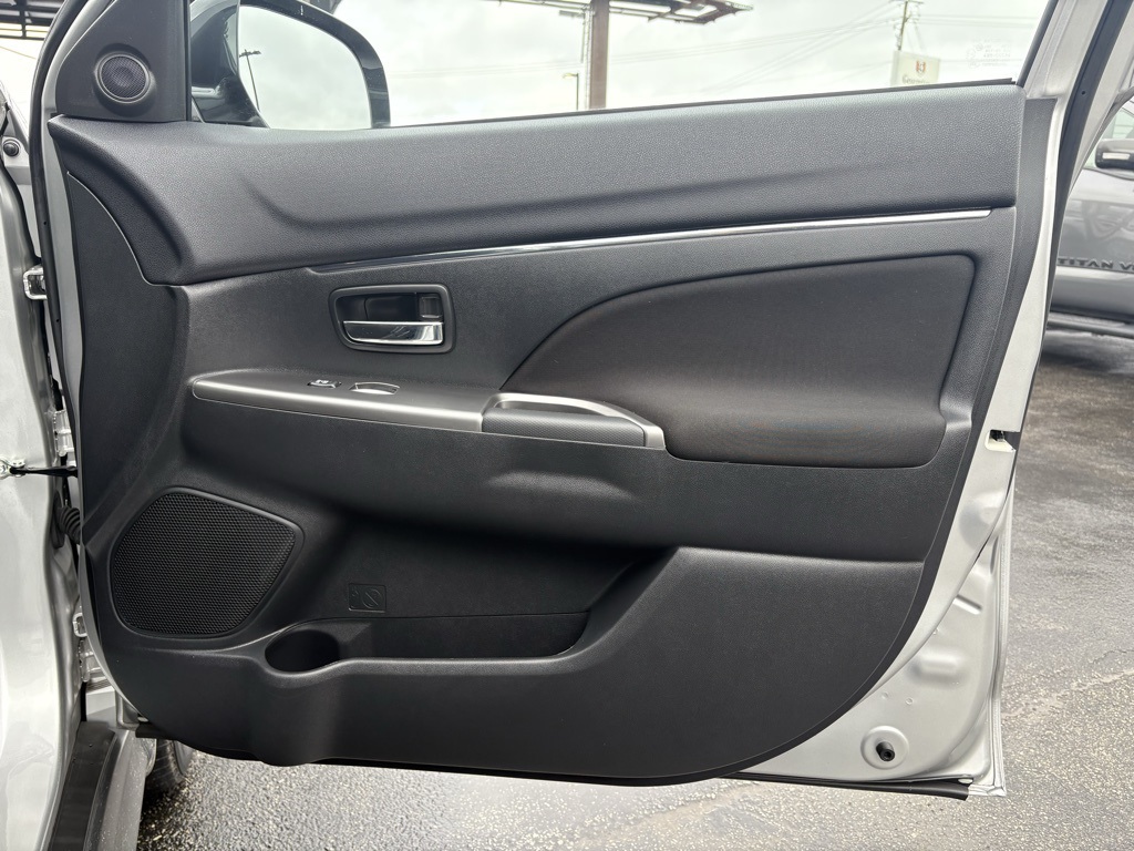 Vehicle image 35 of 38