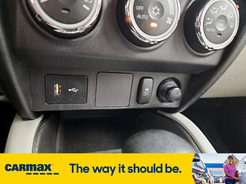 Vehicle image 21 of 26