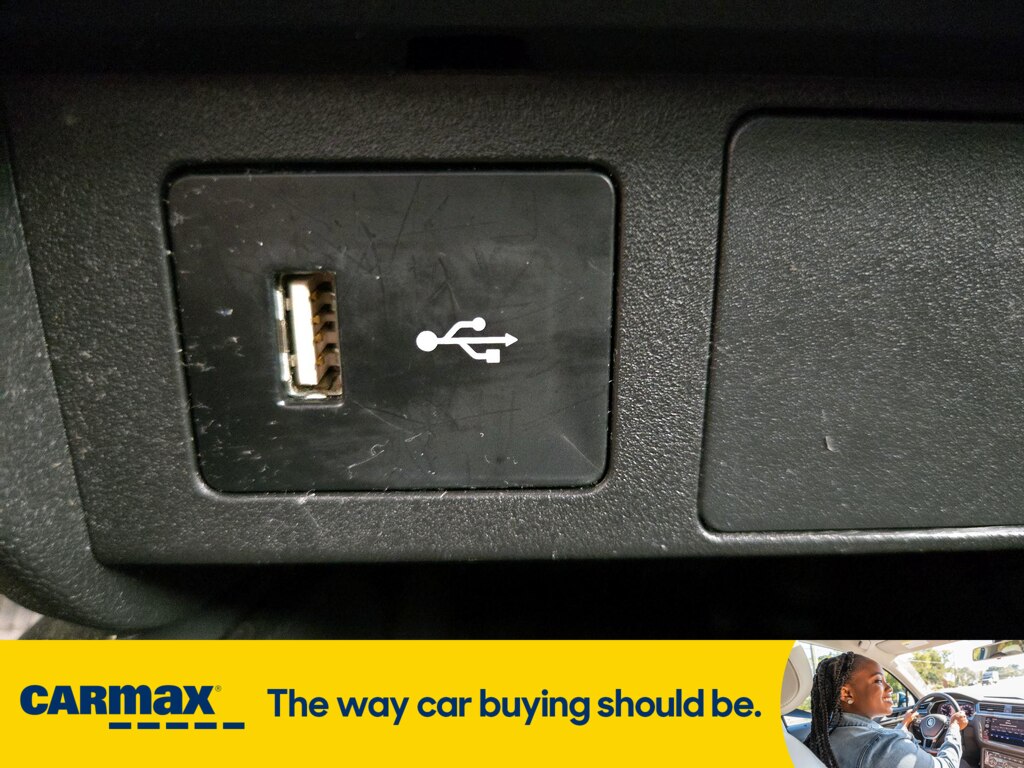 Vehicle image 17 of 27