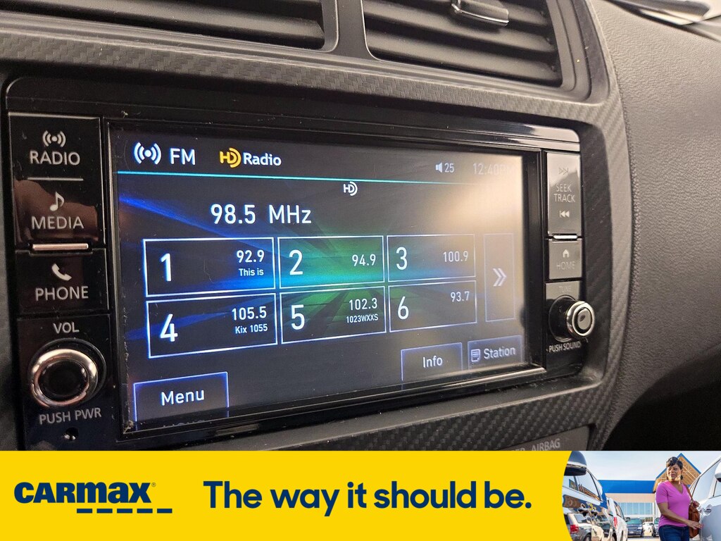 Vehicle image 14 of 27