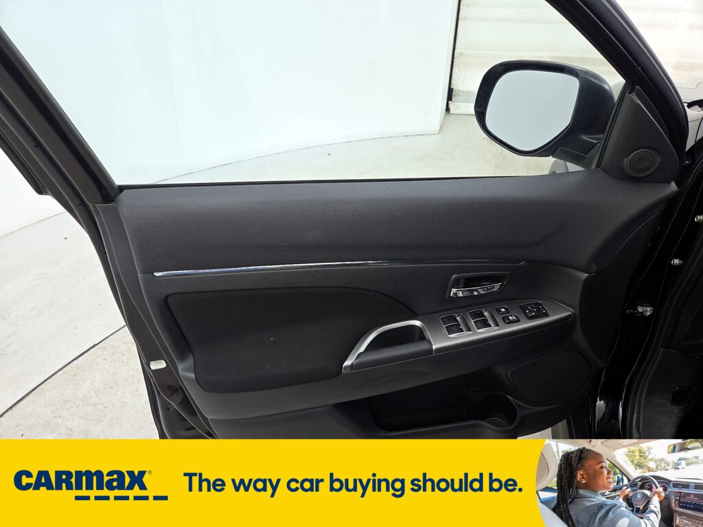 Vehicle image 21 of 27