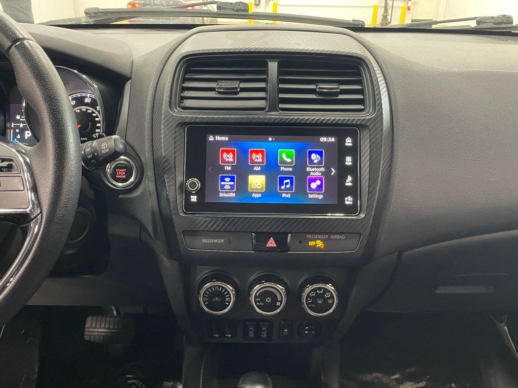 Vehicle image 21 of 32
