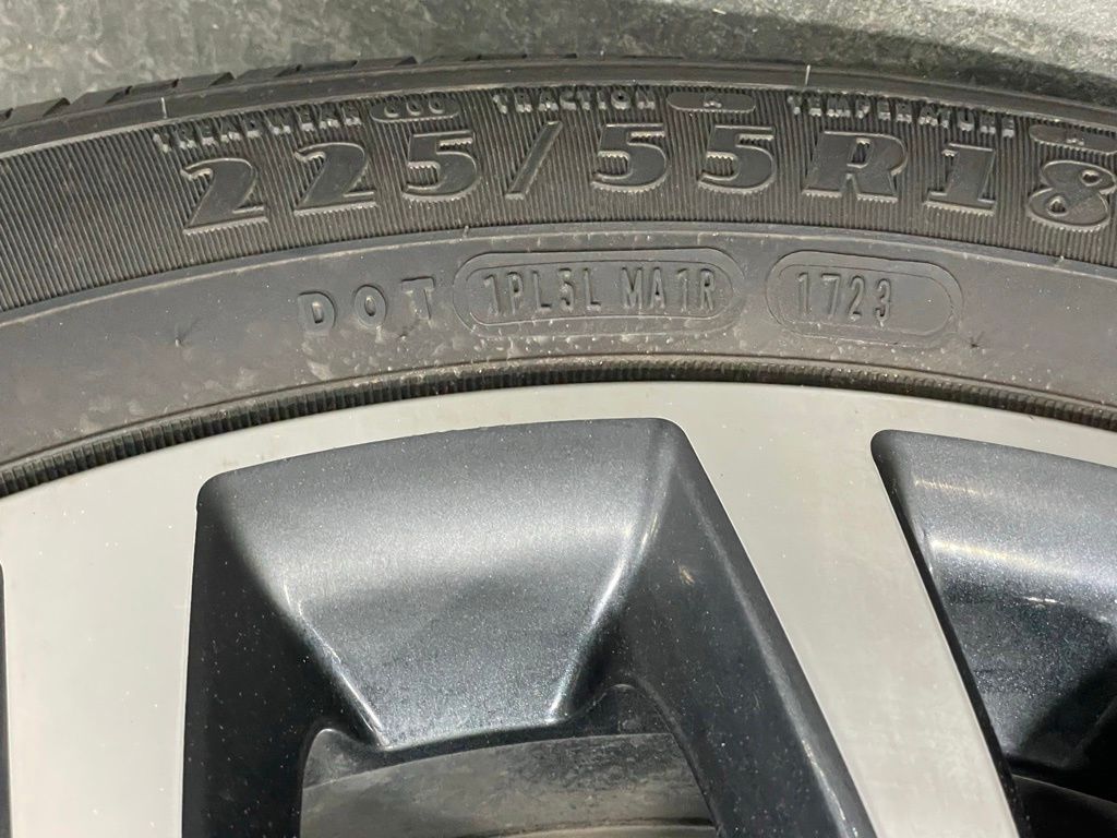 Vehicle image 29 of 32