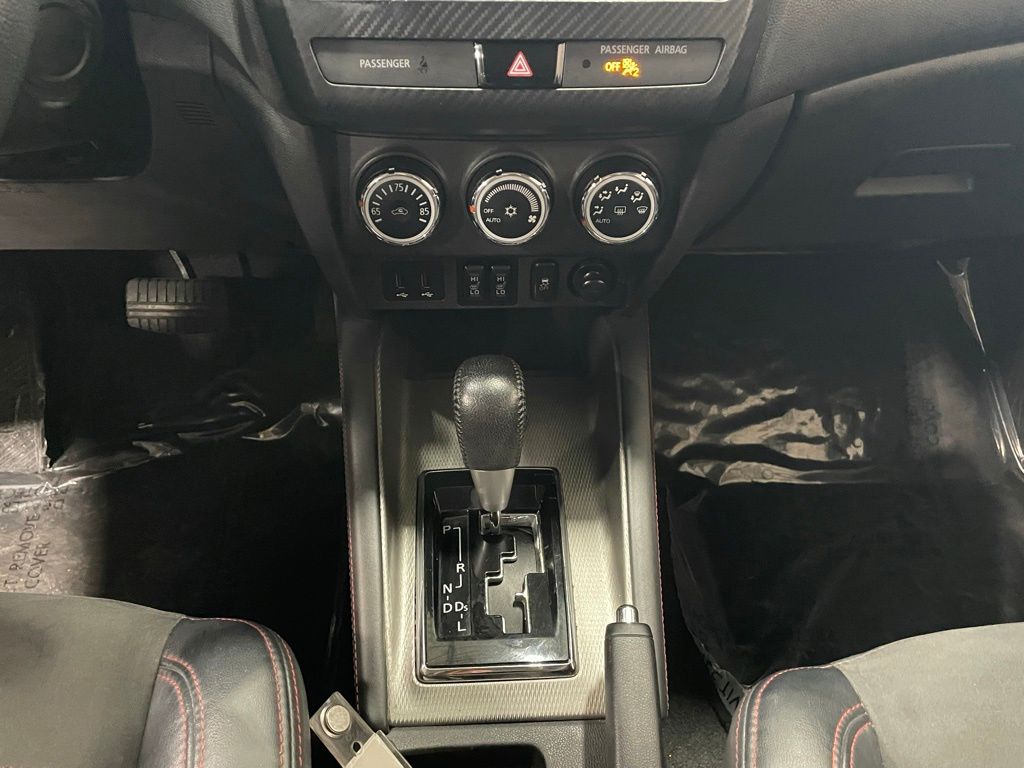Vehicle image 25 of 32