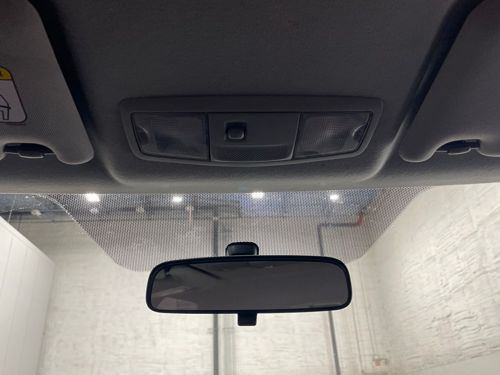 Vehicle image 19 of 32