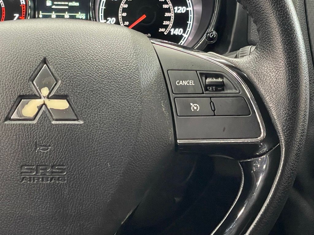 Vehicle image 17 of 32