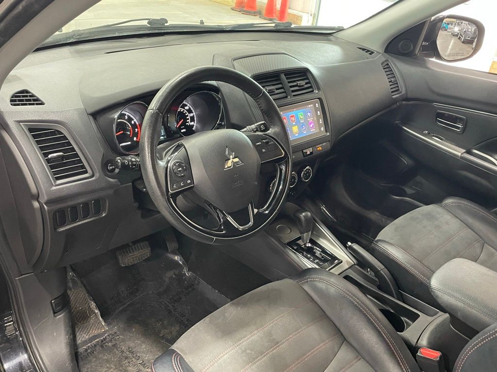 Vehicle image 14 of 32