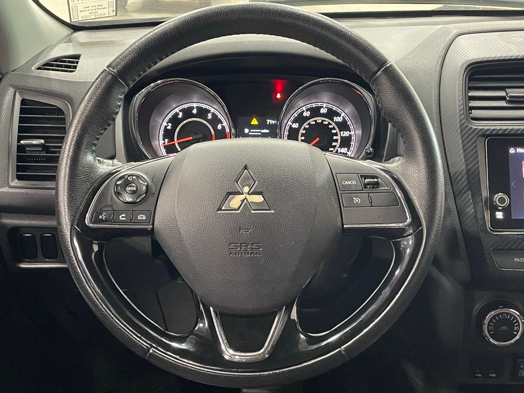 Vehicle image 15 of 32