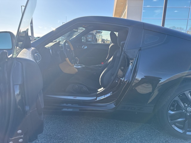 Vehicle image 8 of 17