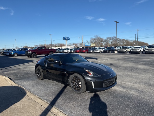 Vehicle image 4 of 17