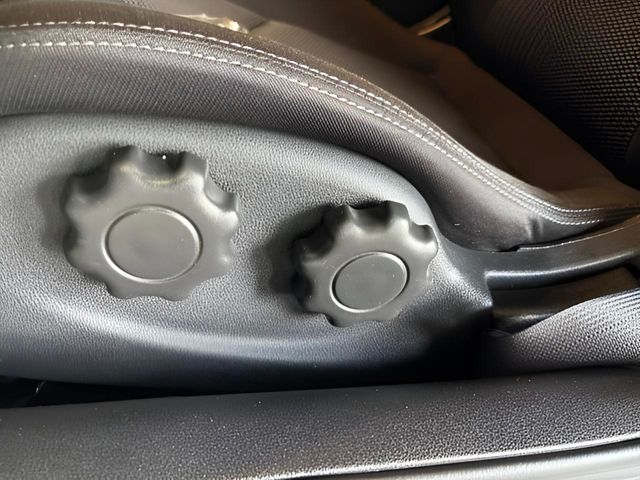 Vehicle image 22 of 27