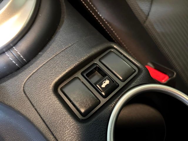 Vehicle image 17 of 27