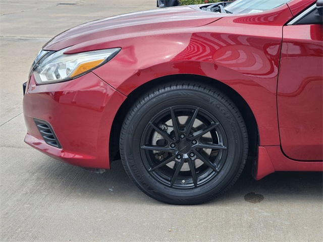 Vehicle image 10 of 33